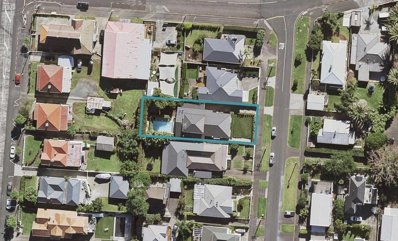 24 Richmond Avenue, Northcote Point, Auckland - Carousel 1