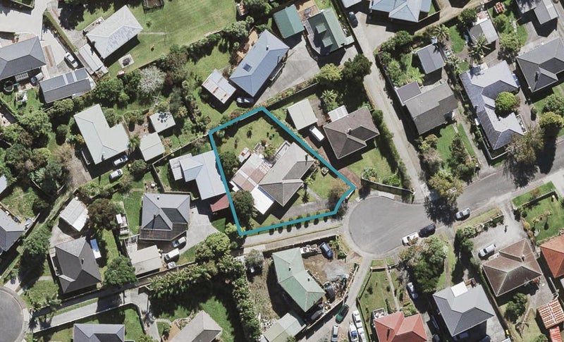 21 Mickle Street, Te Atatu South, Auckland - Carousel 1