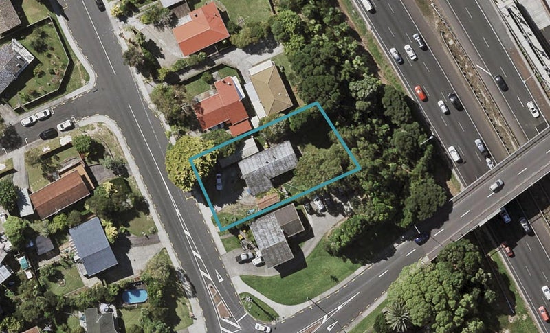 3 Totaravale Drive, Totara Vale, Auckland - Carousel 1