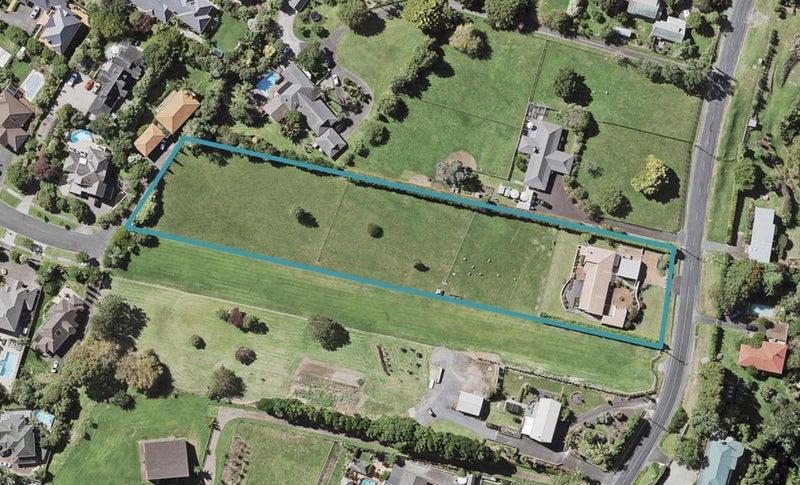 366 Point View Drive, Shamrock Park, Auckland - Carousel 1