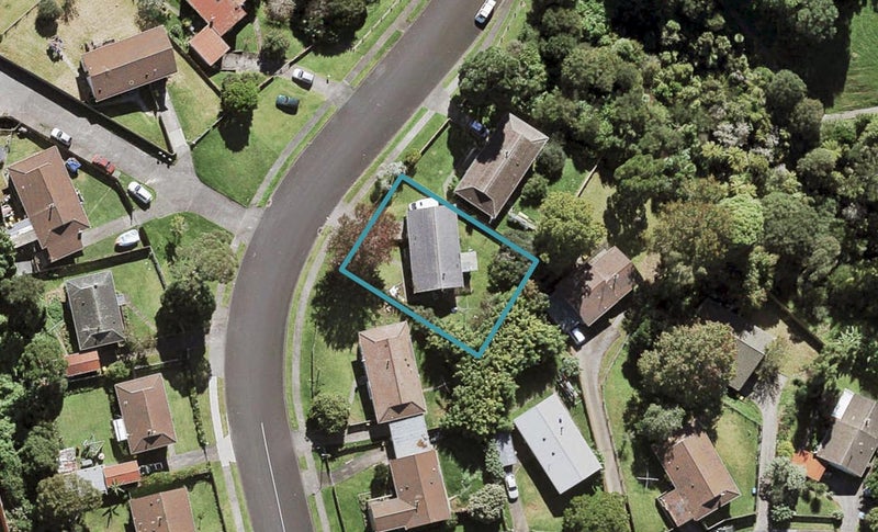 8 Holmes Drive, West Harbour, Auckland - Carousel 1