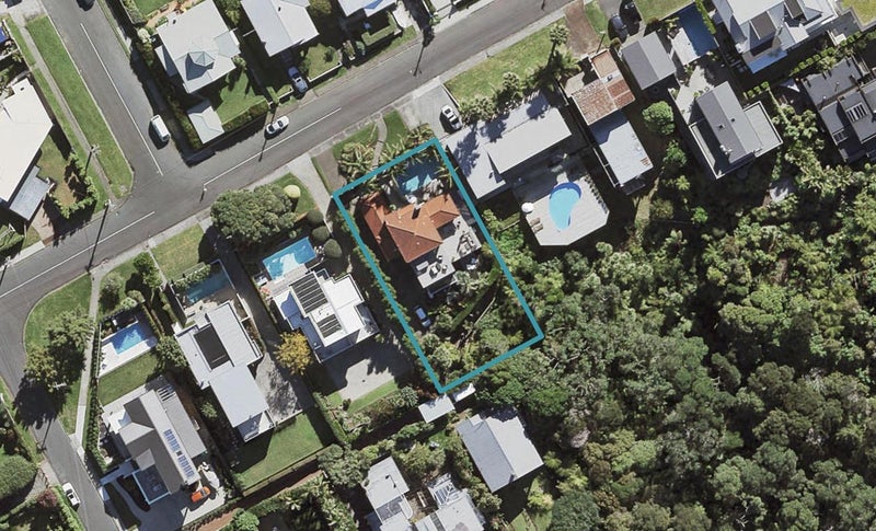 6 Wanganella Street, Birkenhead, Auckland - Carousel 1