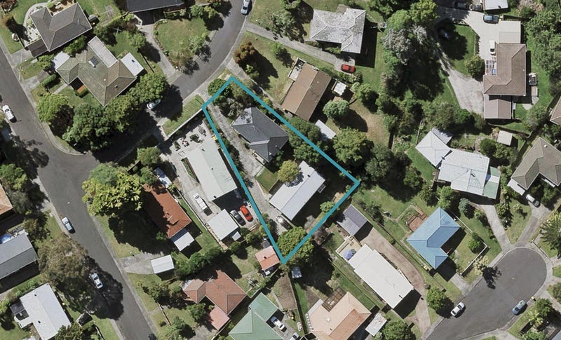 2/5 Kerria Place, Sunnynook, Auckland - Carousel 1