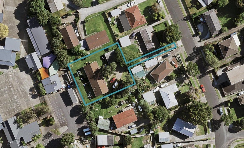 31 Frobisher Way, Clendon Park, Auckland - Carousel 1