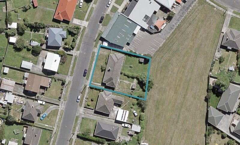 2/12 Hunter Street, Taita, Lower Hutt - Carousel 1
