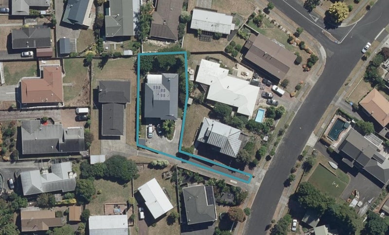 18 Gilbass Avenue, Hamilton Lake, Hamilton - Carousel 1