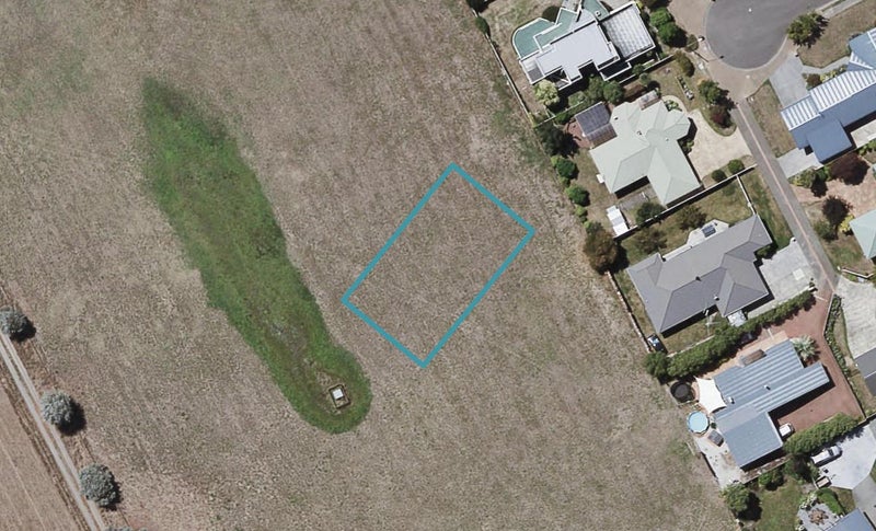 15 Selby Lane, HAVELOCK NORTH - Carousel 1