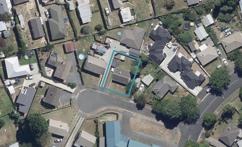 2 Hume Place, Fairfield, Hamilton - Carousel 1