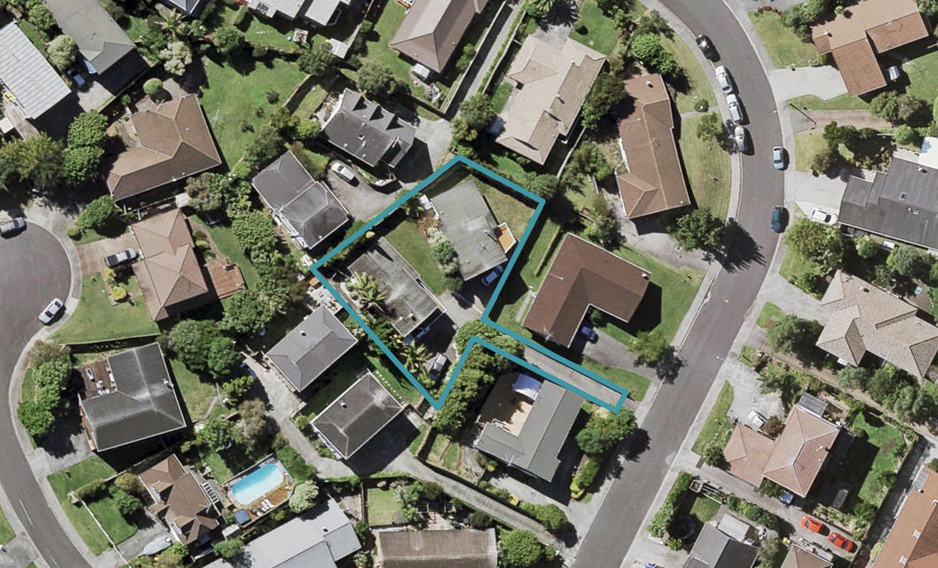 1/8 Ronald Macken Place, Windsor Park, Auckland - Carousel 1