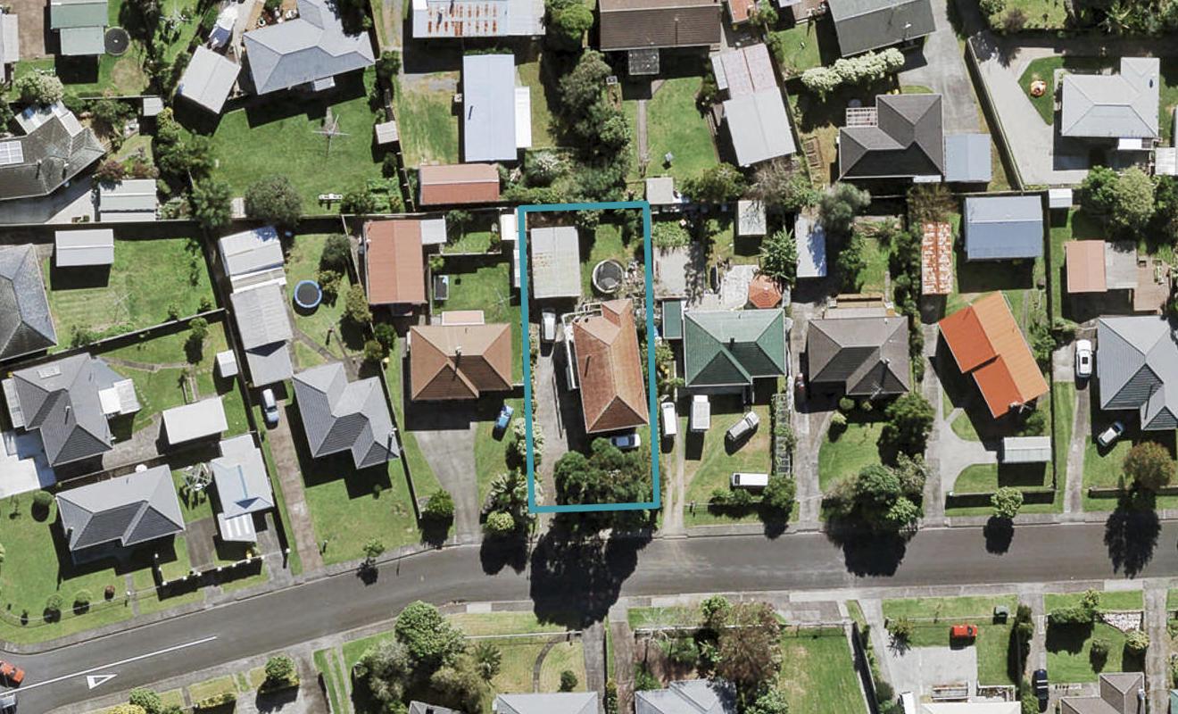 7 Hereford Street, Te Atatu Peninsula, Auckland - Carousel 1