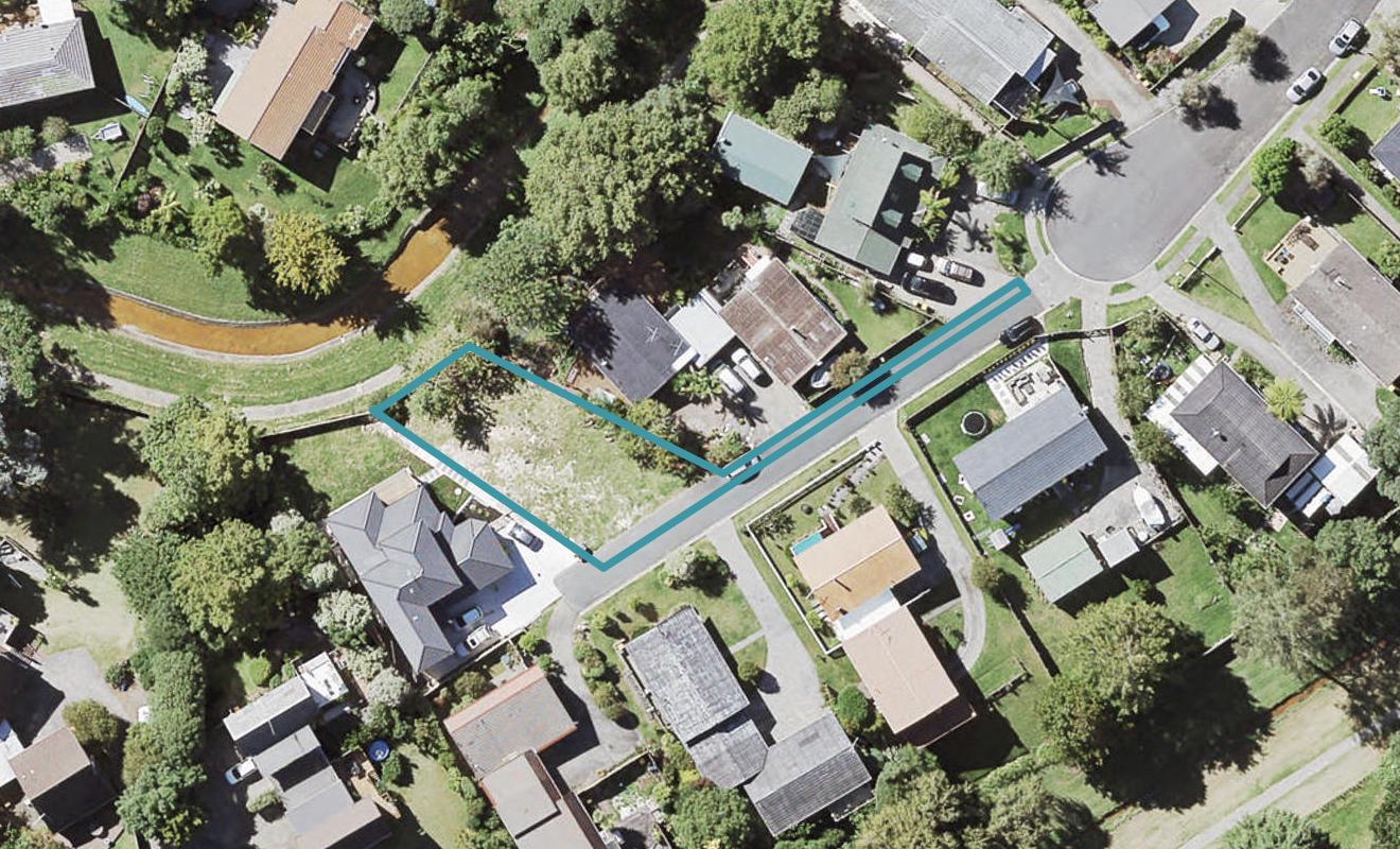 15 Scarlock Avenue, Browns Bay, Auckland - Carousel 1