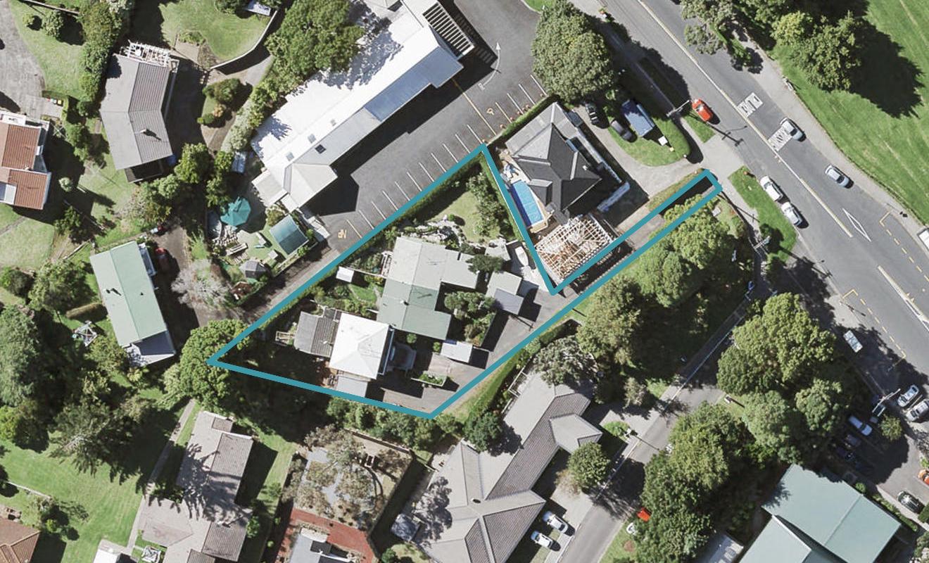 2/203 Riddell Road, Glendowie, Auckland - Carousel 1