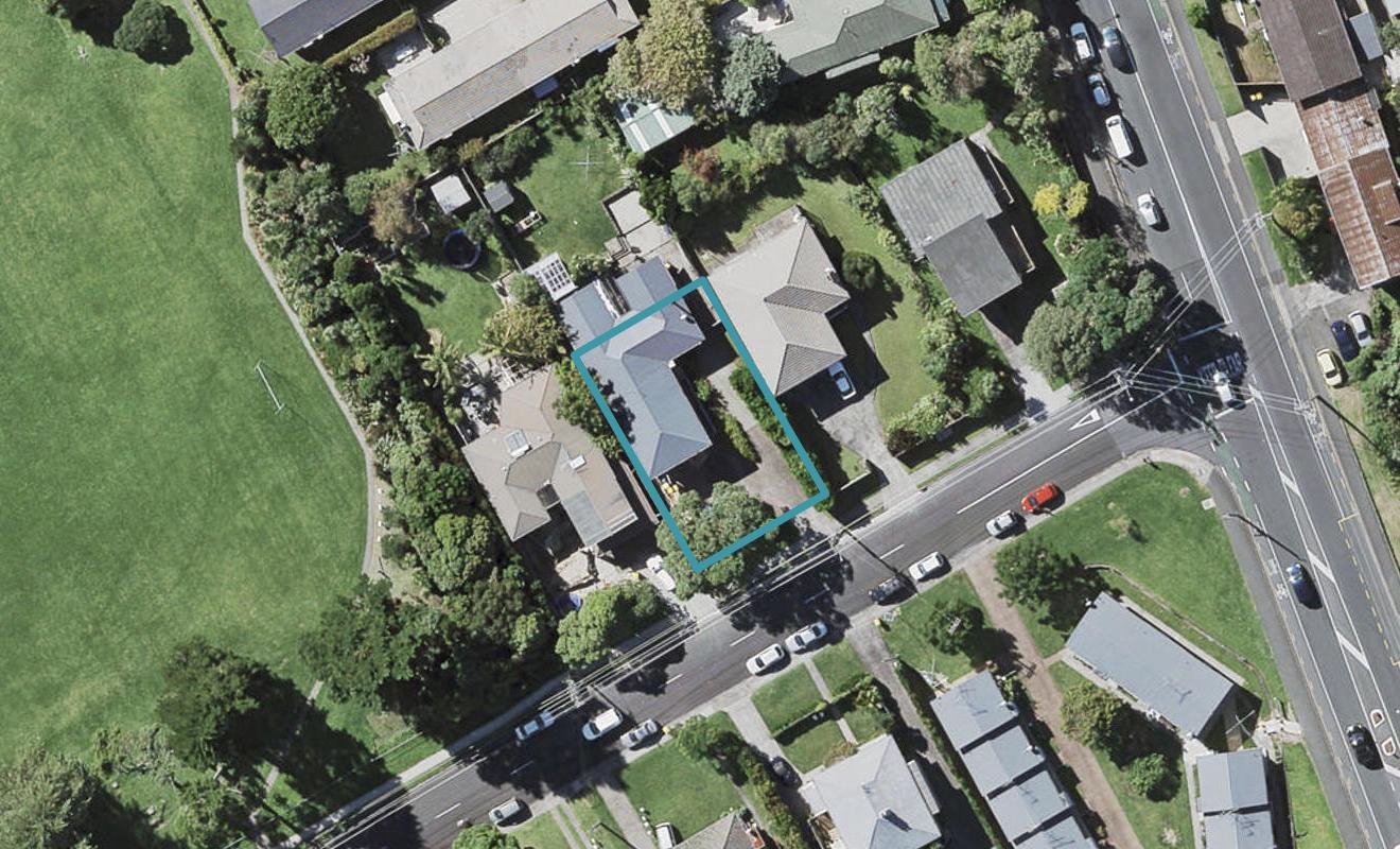 6 Roberts Avenue, Belmont, Auckland - Carousel 1