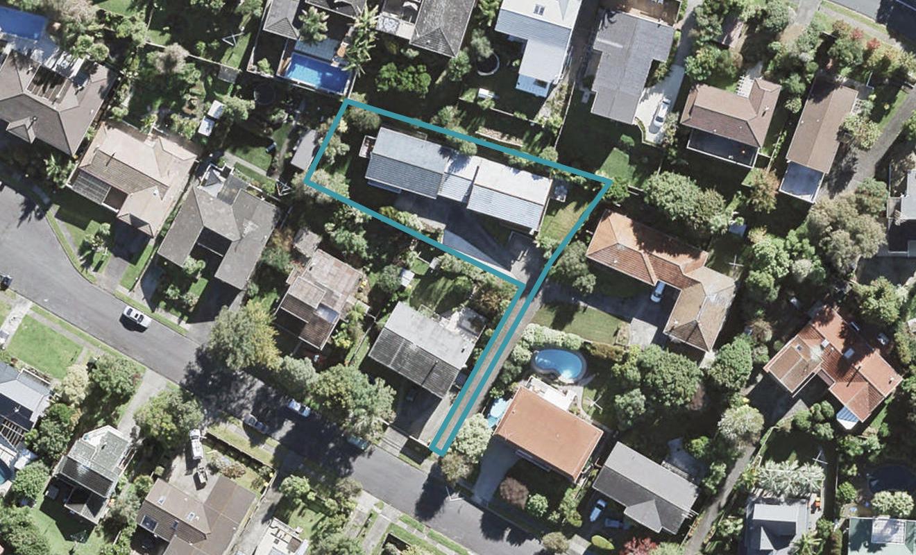 2/17 Sandiacre Way, Browns Bay, Auckland - Carousel 1