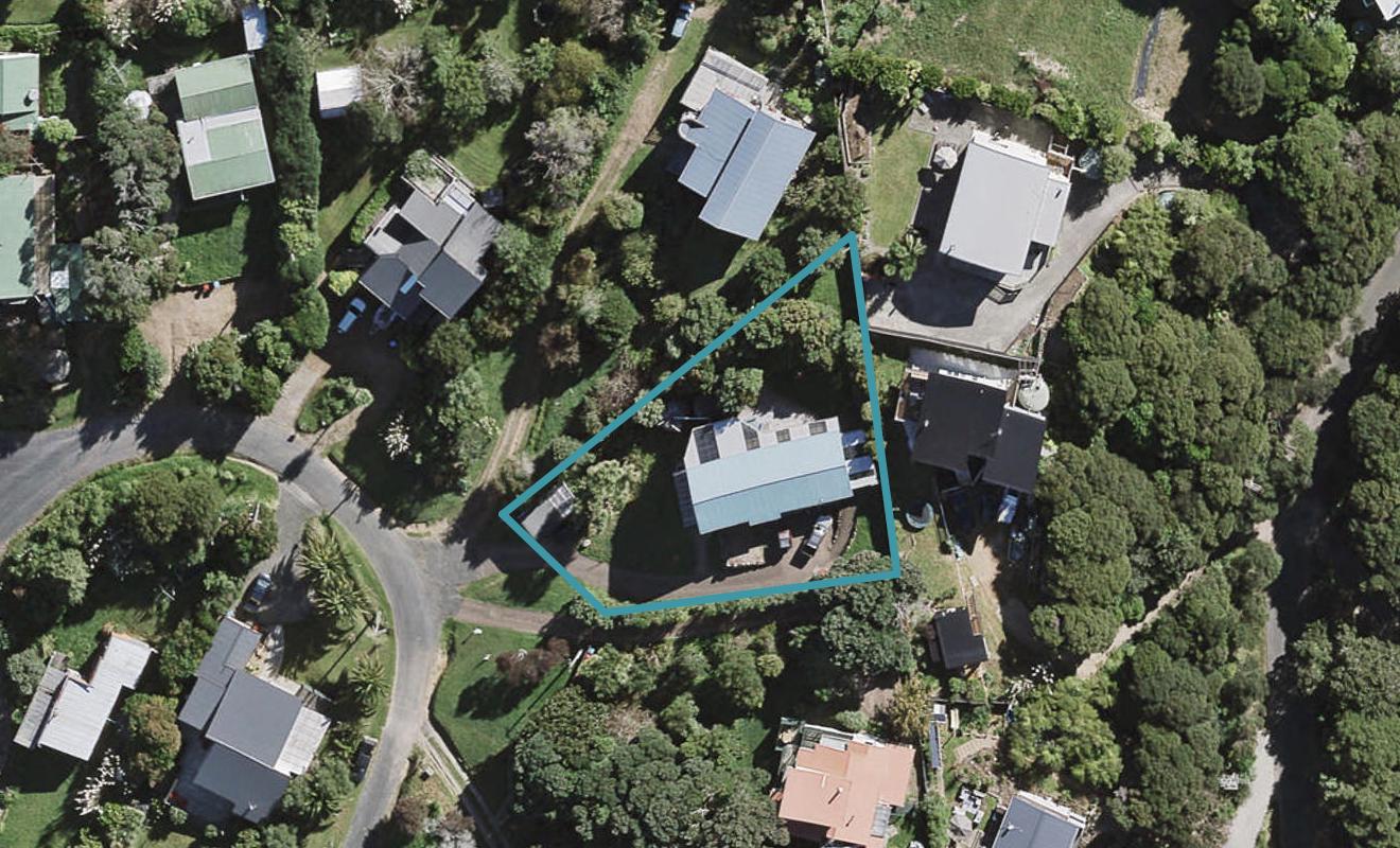 7 Fisher Street, Surfdale, Waiheke Island - Carousel 1