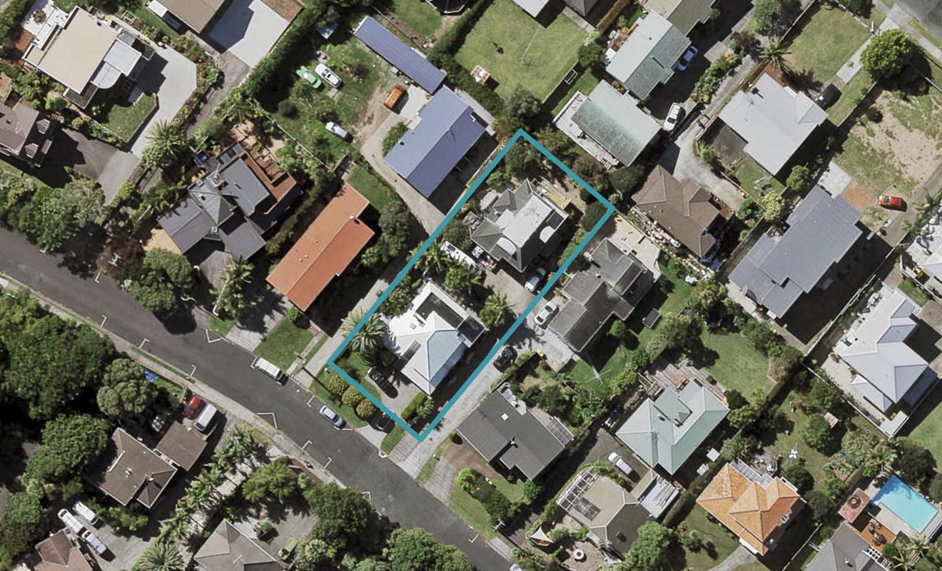 1/25 Belmont Terrace, Milford, Auckland - Carousel 1