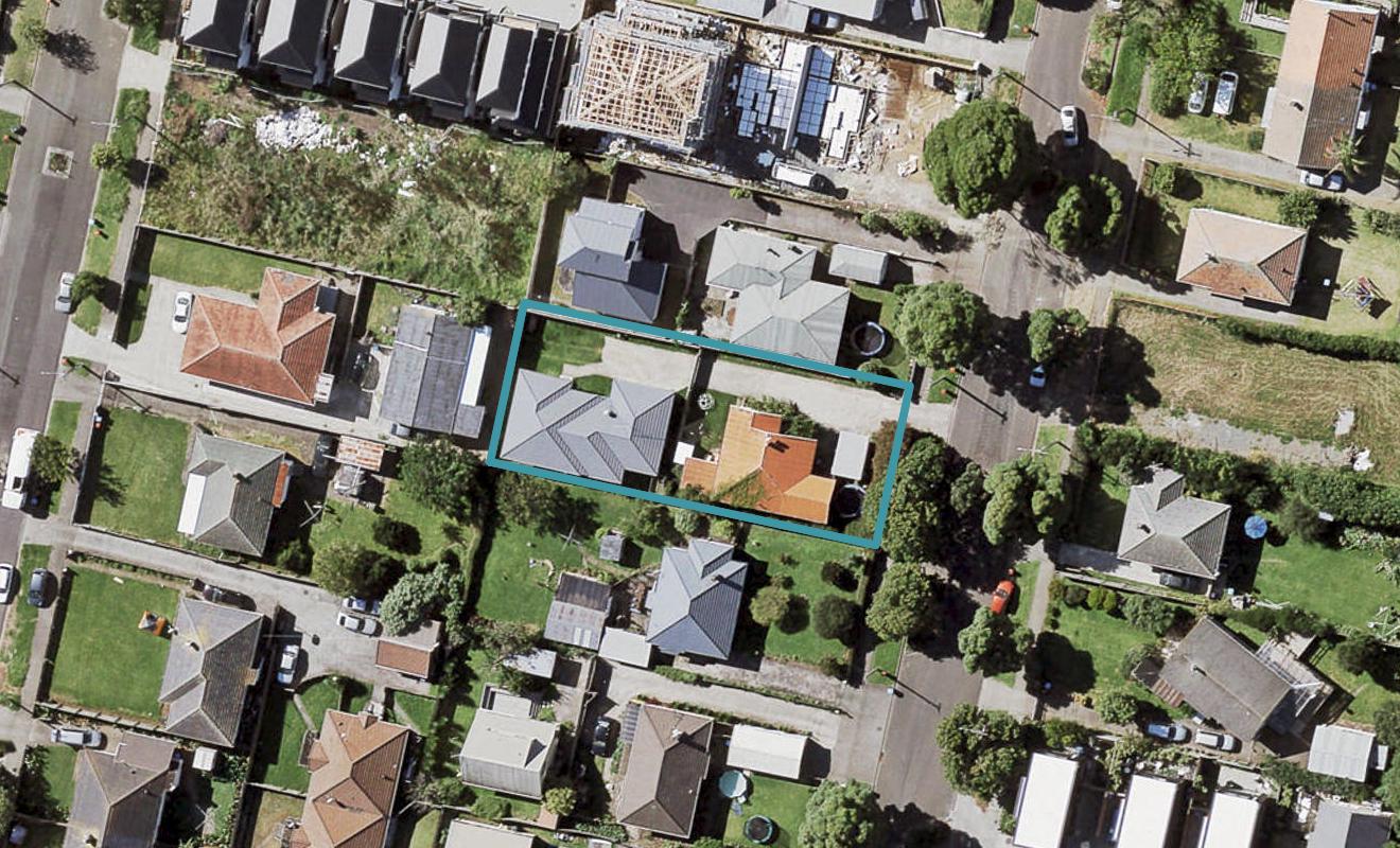 13 Waddell Avenue, Point England, Auckland - Carousel 1