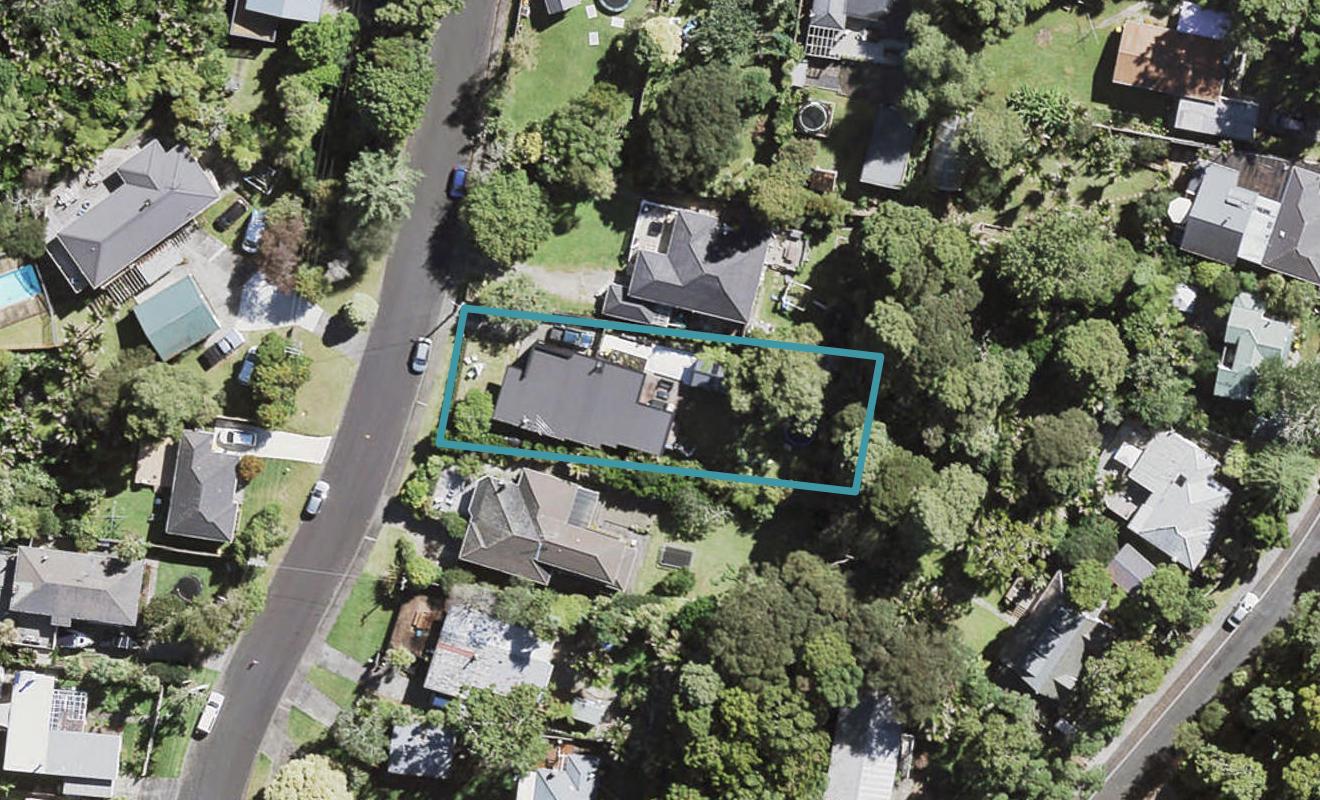 6 Rimutaka Place, Titirangi, Auckland - Carousel 1