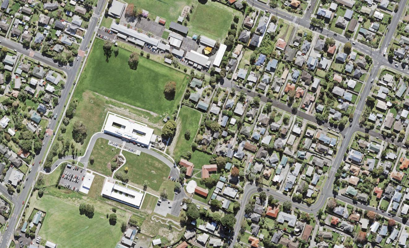 20 Riverview Road, New Lynn, Auckland - Carousel 1
