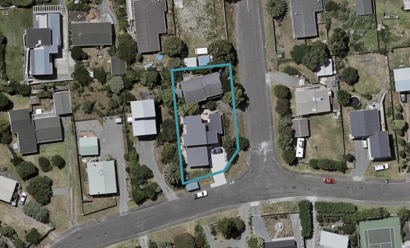4A Freyberg Crescent, Waikanae Beach, Waikanae - Carousel 1