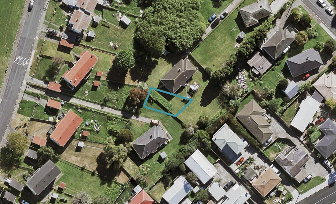 15 Huataki Road, Northcote, Auckland - Carousel 1