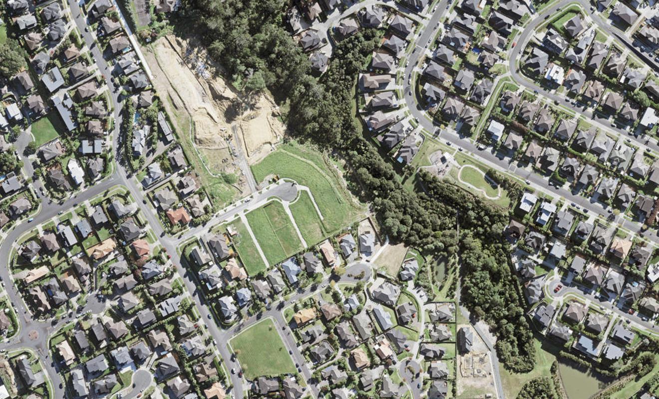 27 Richard Hill Close, Fairview Heights, Auckland - Carousel 1