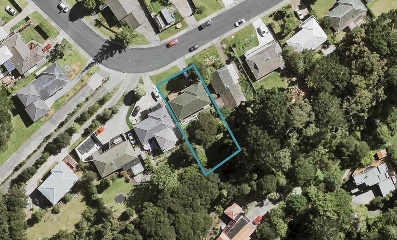 32 Staincross Street, Green Bay, Auckland - Carousel 1
