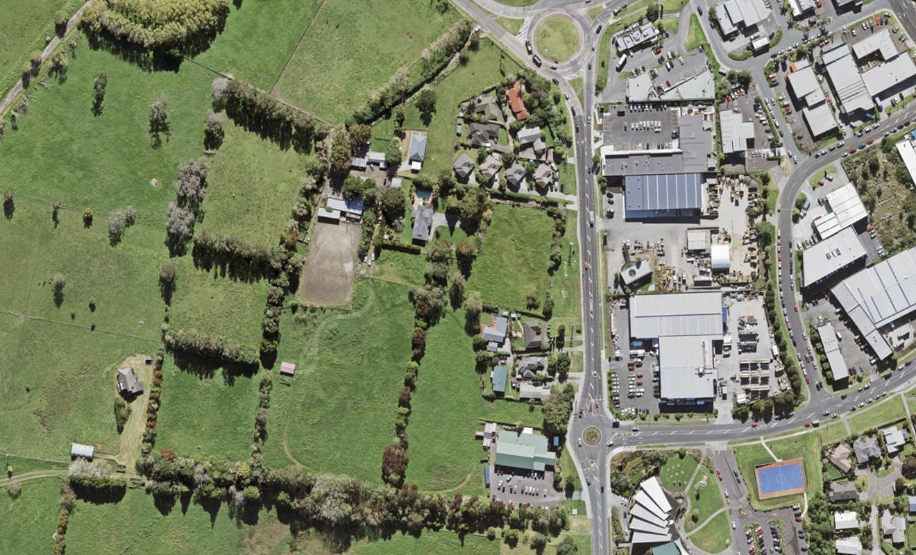 12 Rahopuru Road, WESTGATE, AUCKLAND - Carousel 1