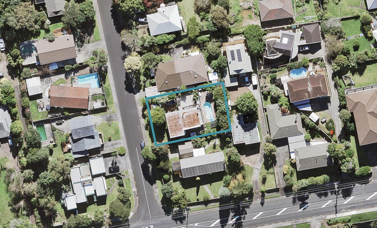 4 Pokapu Street, Titirangi, Auckland - Carousel 1