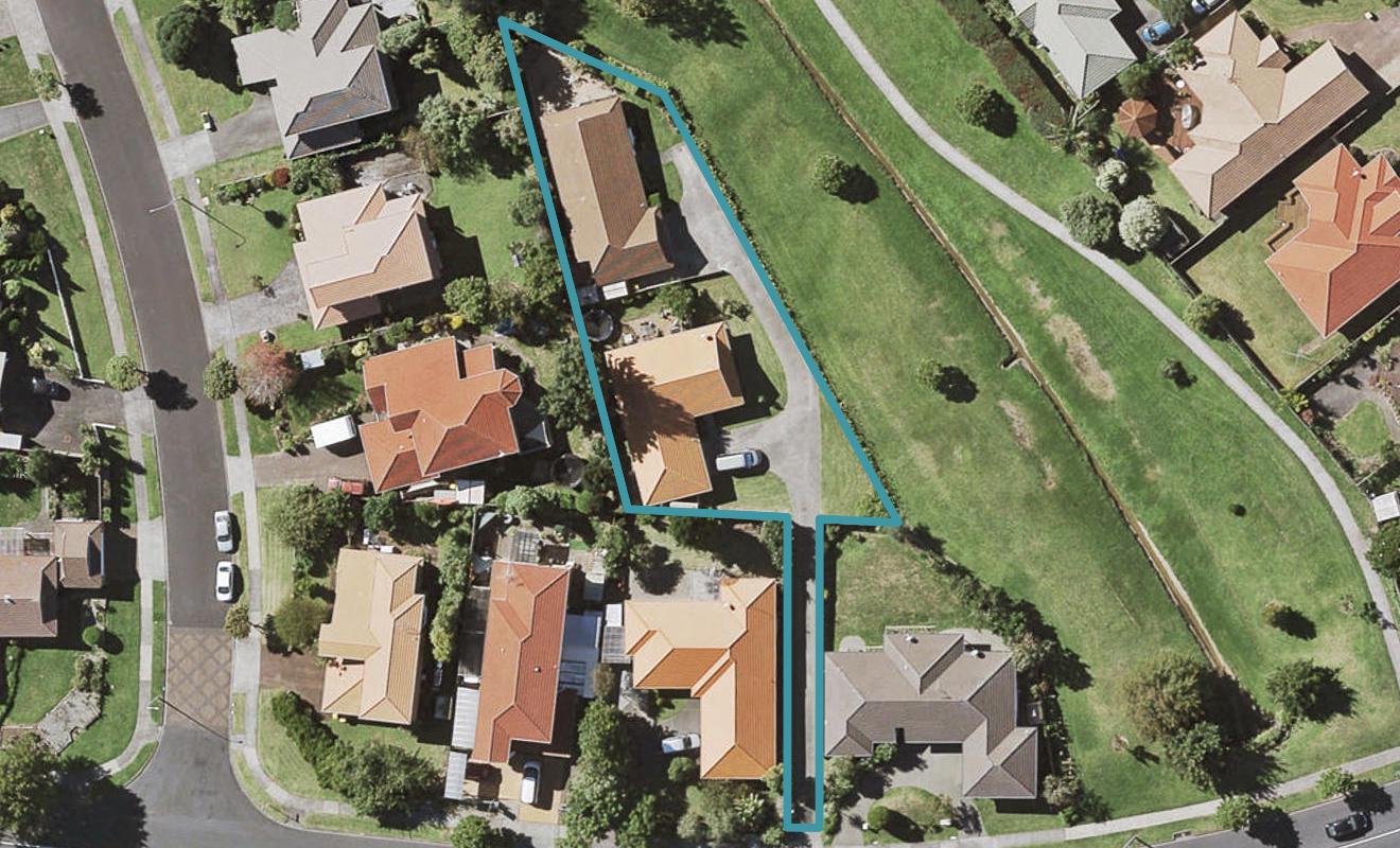 2/135 Millhouse Drive, Golflands, Auckland - Carousel 1
