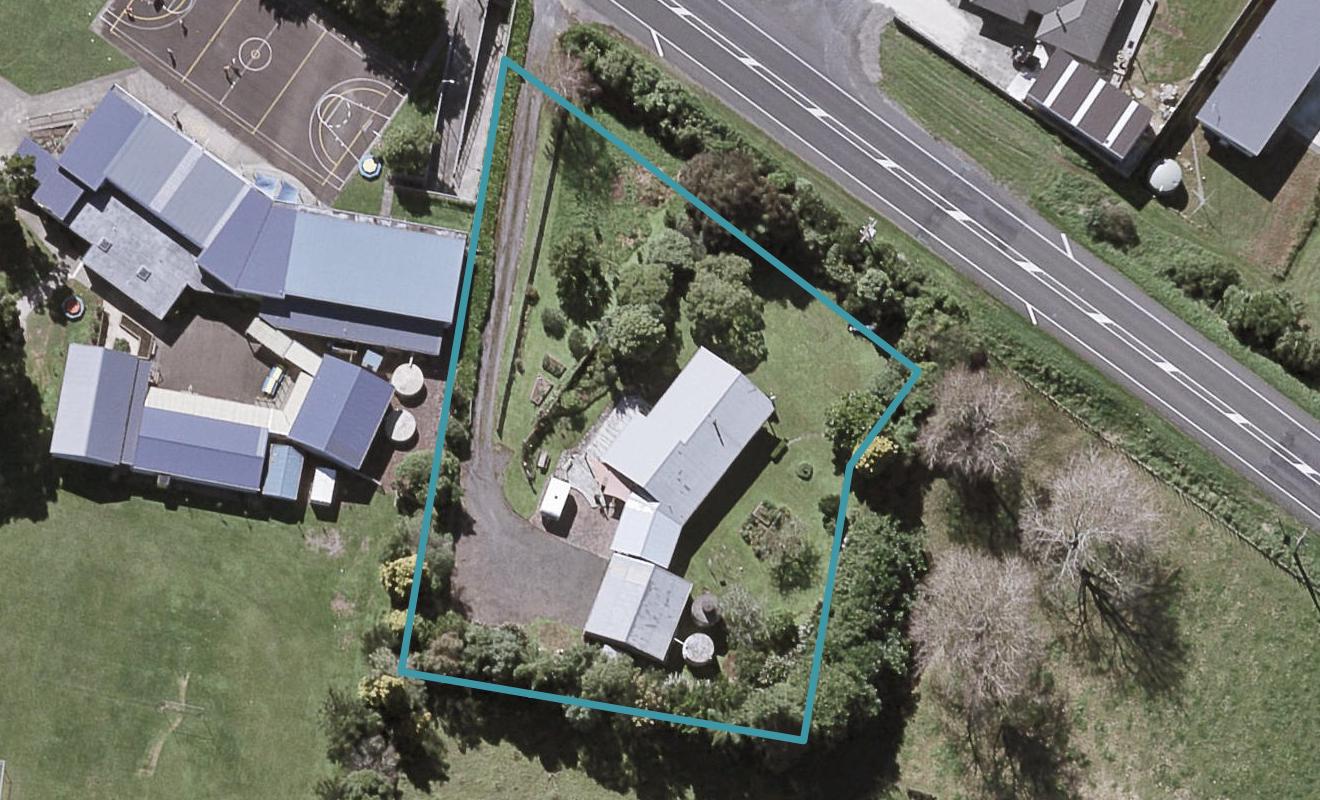 1060 Junction Road, Egmont Village, Inglewood - Carousel 1
