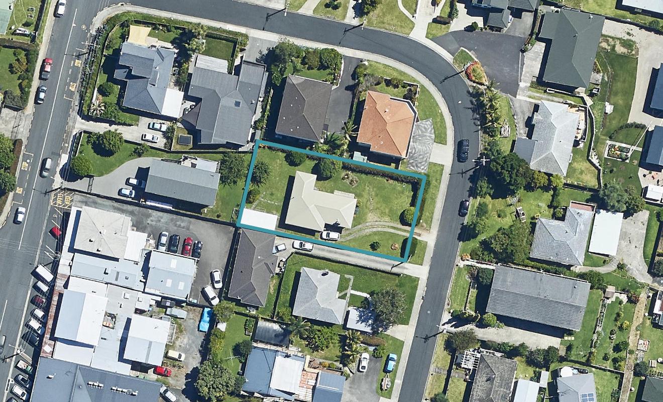 13 Pine Avenue, Otumoetai, Tauranga - Carousel 1