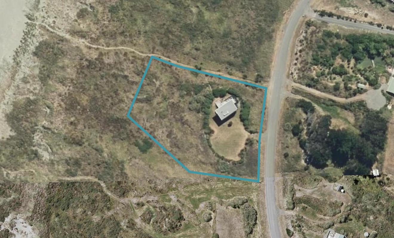 64 Reay MacKay Grove, Waikawa Beach, Manakau - Carousel 1