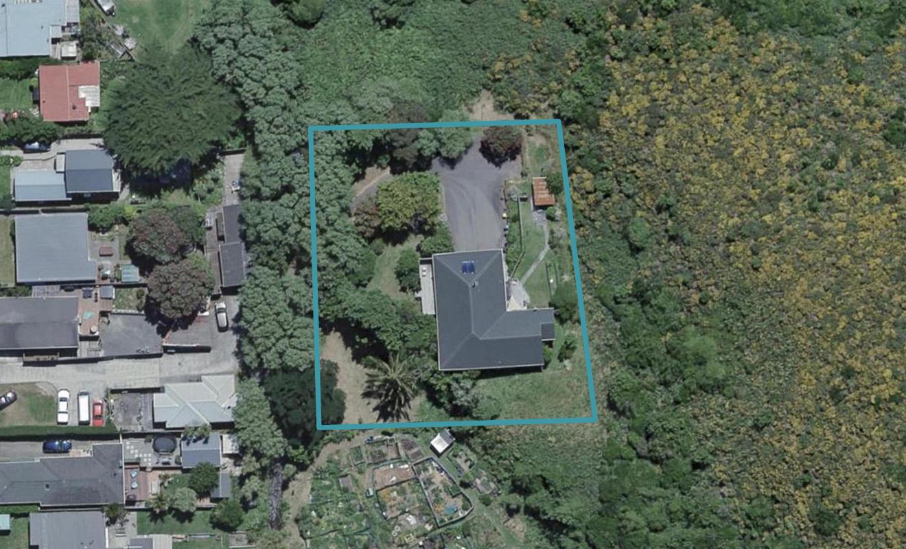 84 Happy Valley Road, Owhiro Bay, Wellington - Carousel 1