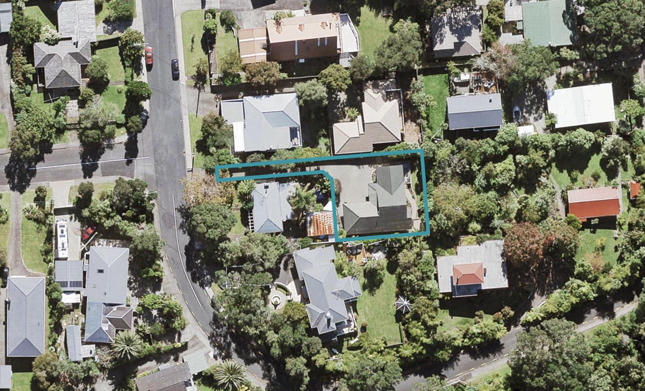 24A Cleve Road, Green Bay, Auckland - Carousel 1