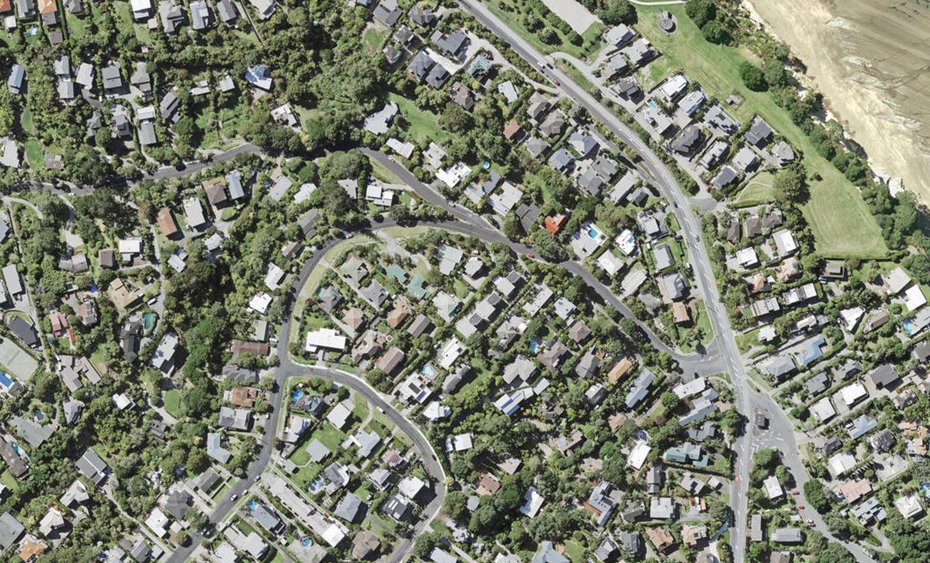 2/85 Castor Bay Road, Castor Bay, Auckland - Carousel 1