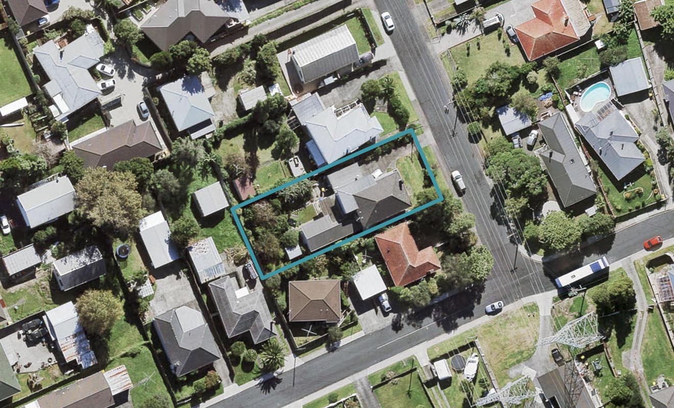 4 Marewa Street, Te Atatu South, Auckland - Carousel 1