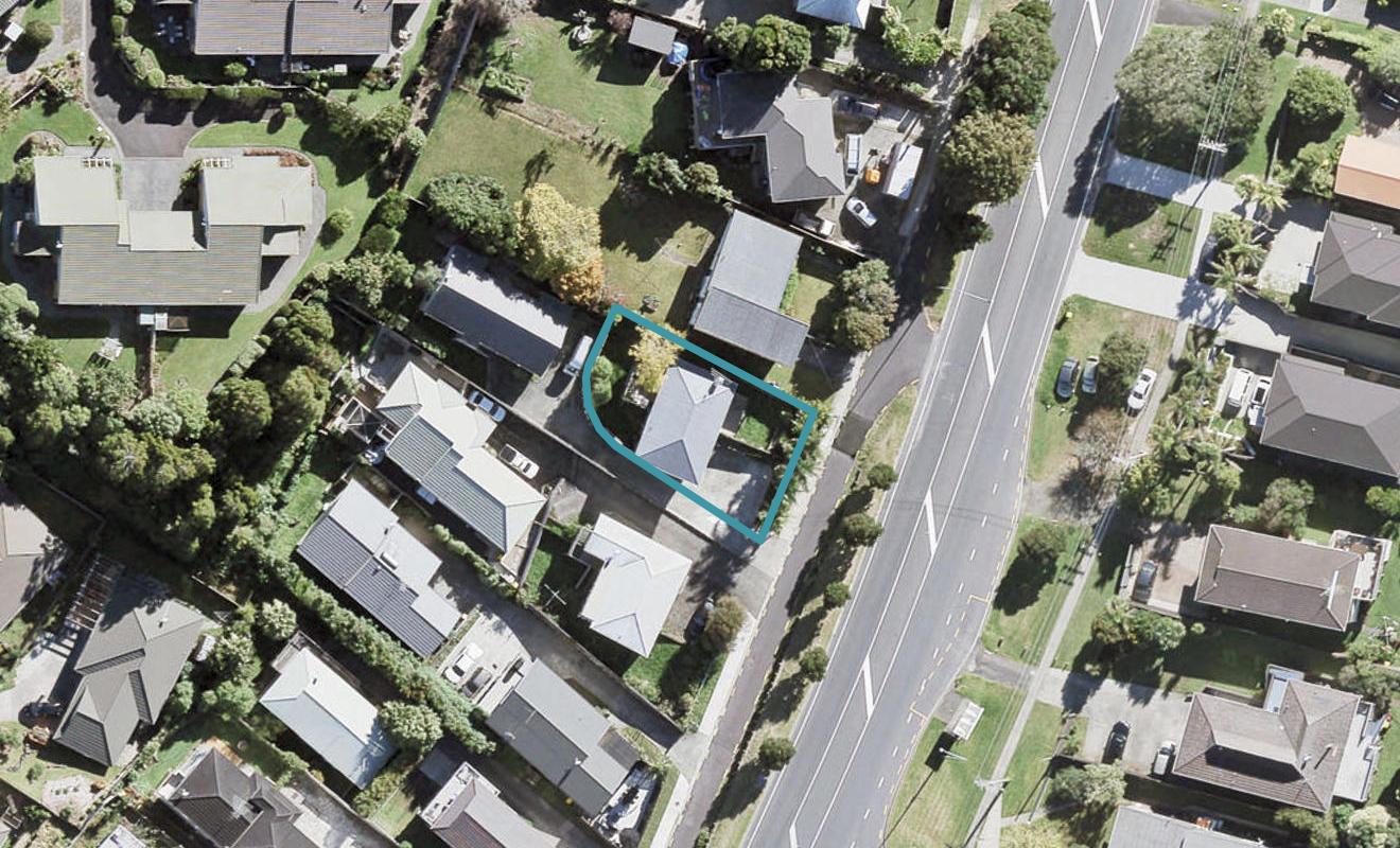 898 East Coast Road, Northcross, Auckland - Carousel 1