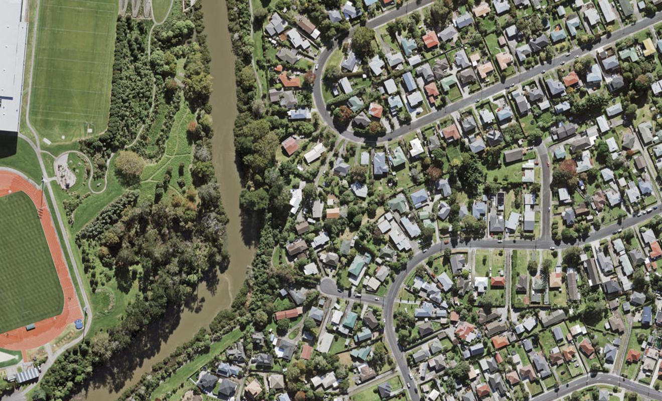 2/40 Sylvan Crescent, Te Atatu South, Auckland - Carousel 1