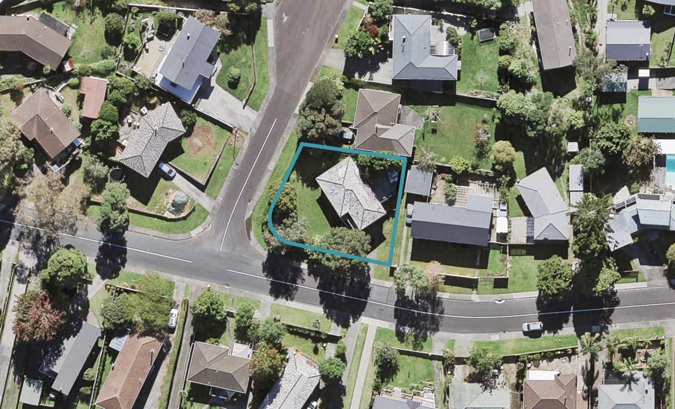 39 Lantana Road, Green Bay, Auckland - Carousel 1