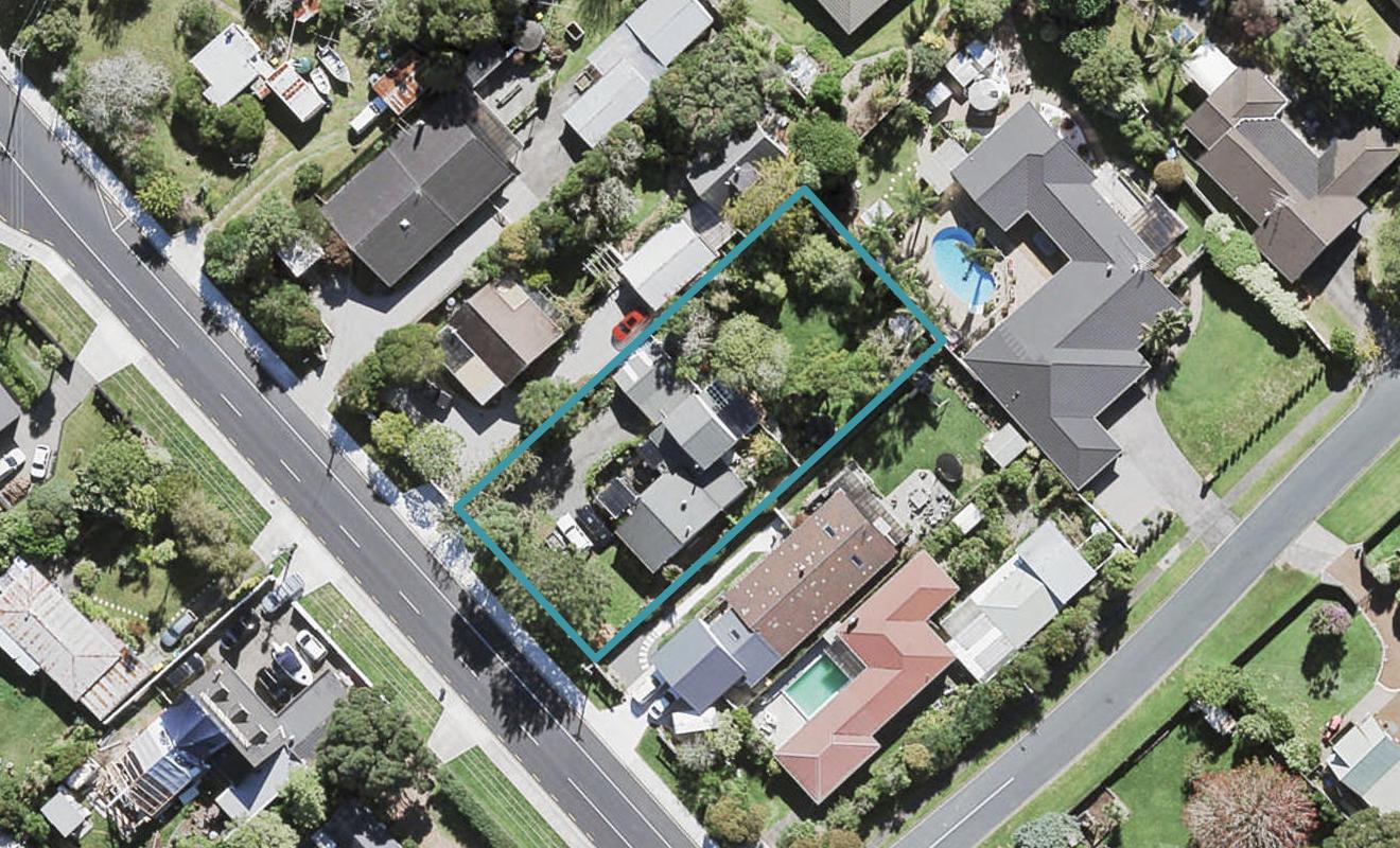 8 Tauhinu Road, Greenhithe, Auckland - Carousel 1