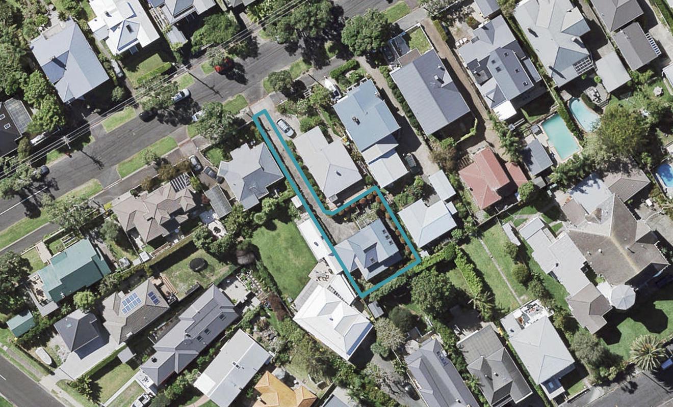 19A Ascot Avenue, Narrow Neck, Auckland - Carousel 1