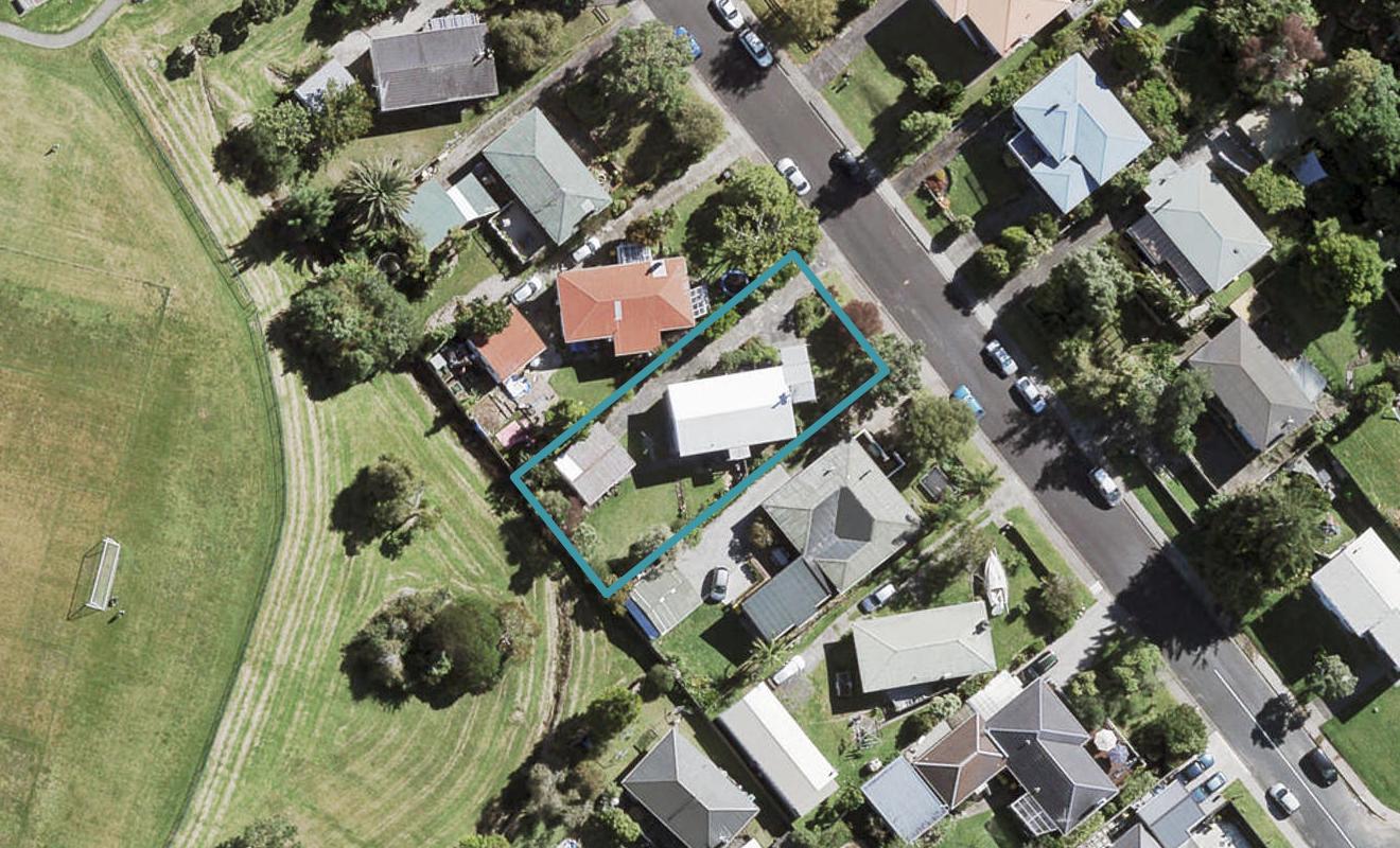 9 Ragley Street, Titirangi, Auckland - Carousel 1