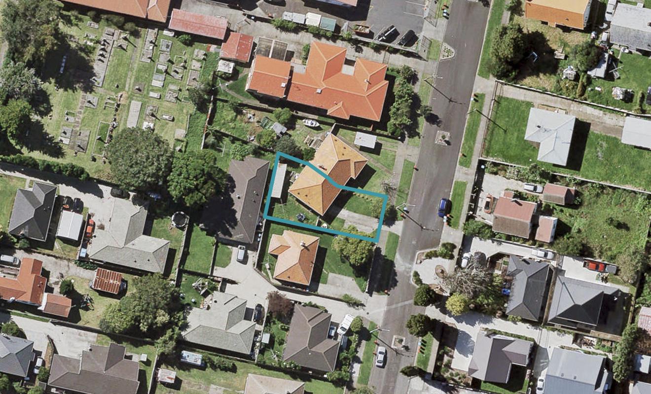 9 Ropata Avenue, Point England, Auckland - Carousel 1