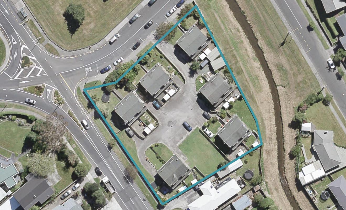 2/4 Wagon Road, Stokes Valley, Lower Hutt - Carousel 1
