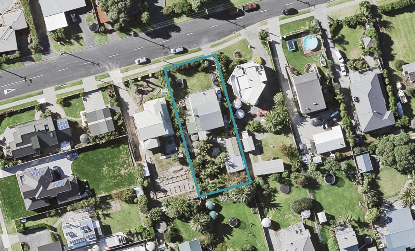22 Ealing Crescent, Beachlands, Auckland - Carousel 1
