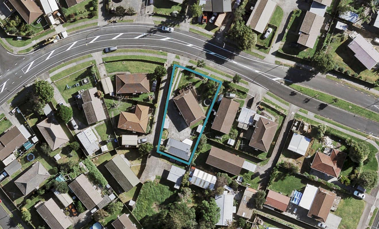 8 Etherton Drive, Weymouth, Auckland - Carousel 1