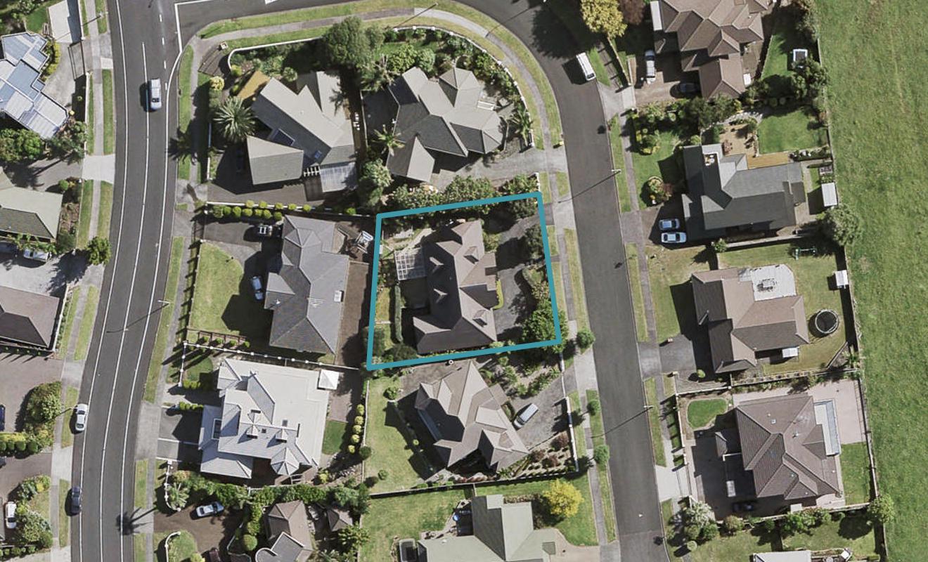 5 Capistrano Mews, Goodwood Heights, Auckland - Carousel 1