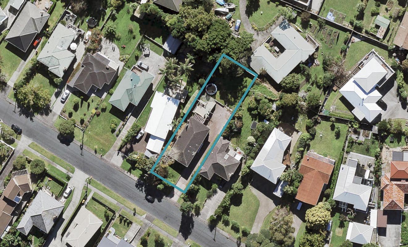 14 Covil Avenue, Te Atatu South, Auckland - Carousel 1