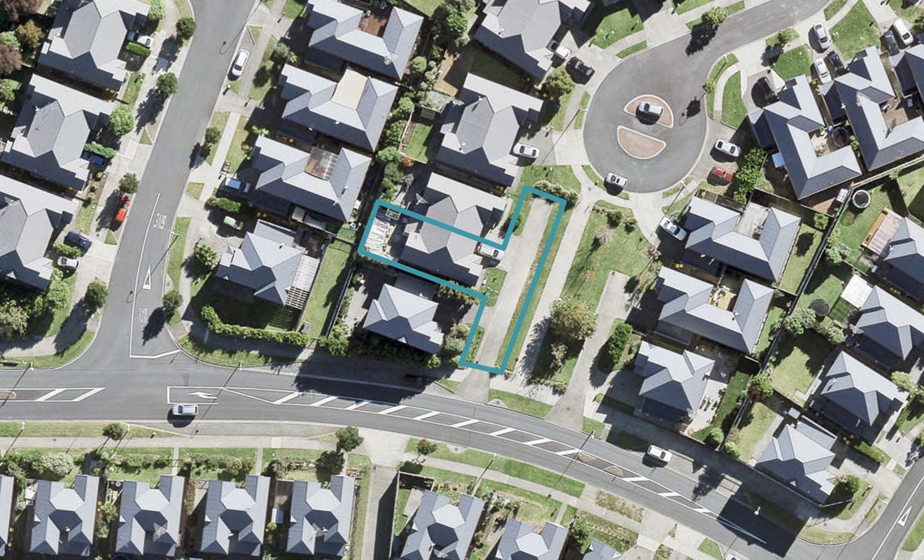 122 Fernhill Way, Oteha, Auckland - Carousel 1